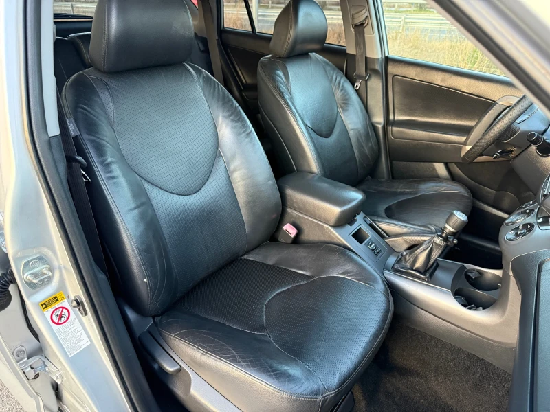 Toyota Rav4 2.2 D-4D / 4X4 / EXECUTIVE / KOJA / KEYLESS / NAVI, снимка 10 - Автомобили и джипове - 52840434