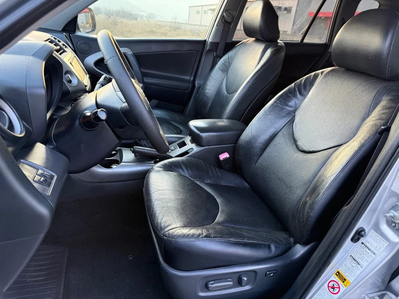Toyota Rav4 2.2 D-4D / 4X4 / EXECUTIVE / KOJA / KEYLESS / NAVI, снимка 9 - Автомобили и джипове - 52840434