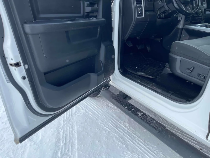 Dodge RAM 1500 * Express * CARFAX * БЕЗ ПЪРВОНАЧАЛНА ВНОСКА, снимка 16 - Автомобили и джипове - 52892768