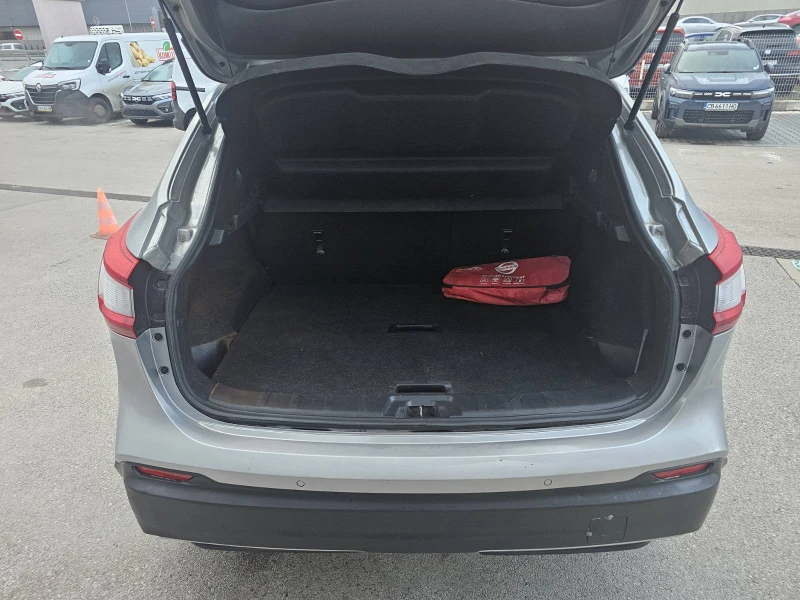 Nissan Qashqai 1.3 TCe 140 4x2, снимка 14 - Автомобили и джипове - 53461974