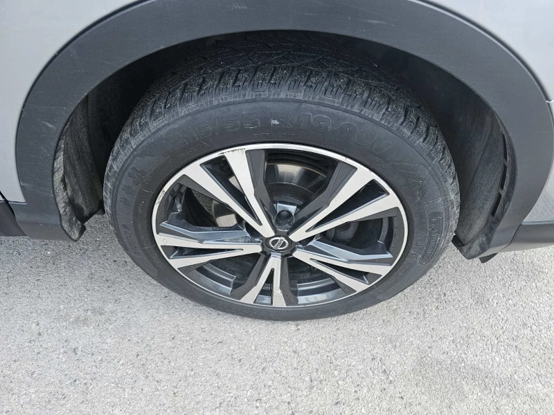 Nissan Qashqai 1.3 TCe 140 4x2, снимка 15 - Автомобили и джипове - 53461974