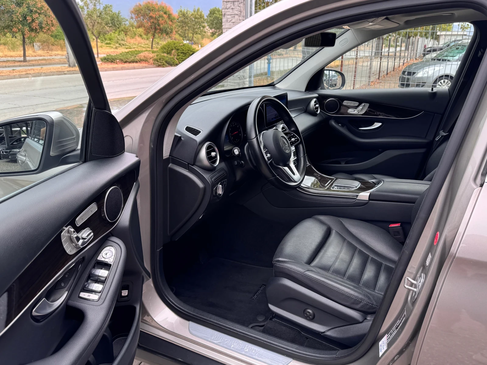 Mercedes-Benz GLC 300 EQ boost 4MATIC 258* * *  | Mobile.bg   11