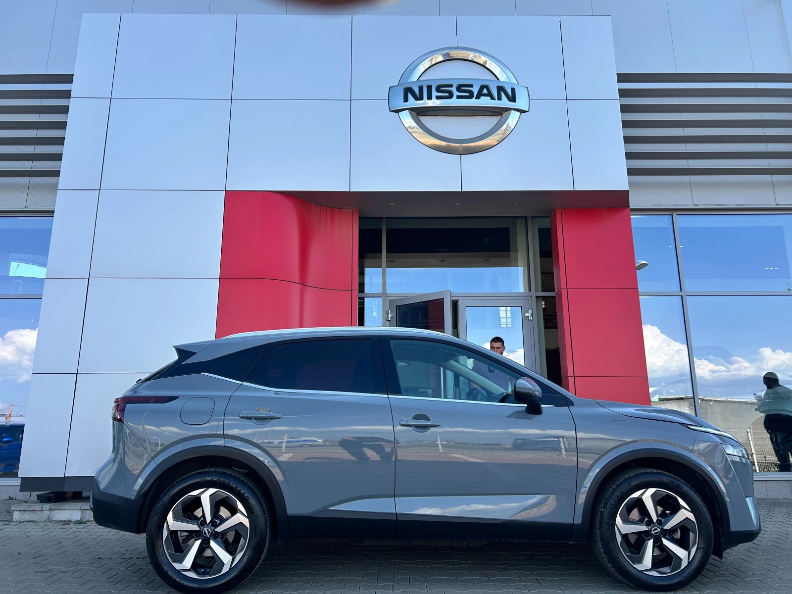 Nissan Qashqai 1.3 DIG-T N-Connecta A/T - изображение 2