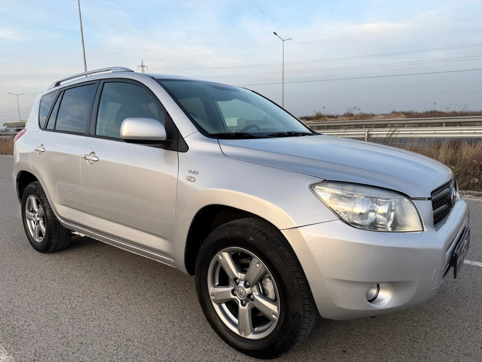 Toyota Rav4 2.2 D-4D / 4X4 / EXECUTIVE / KOJA / KEYLESS / NAVI | Mobile.bg � ����������� 1