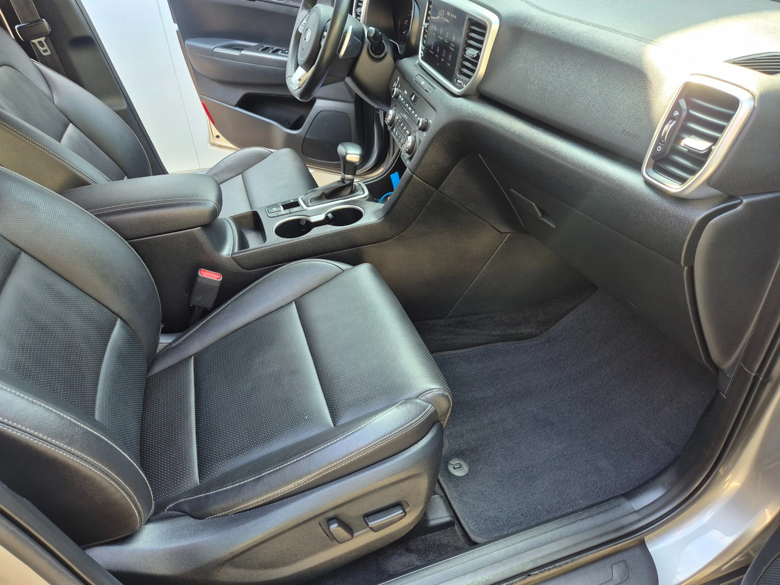 Kia Sportage 1.6 CRDI 4x4 наличен в БГ - изображение 7