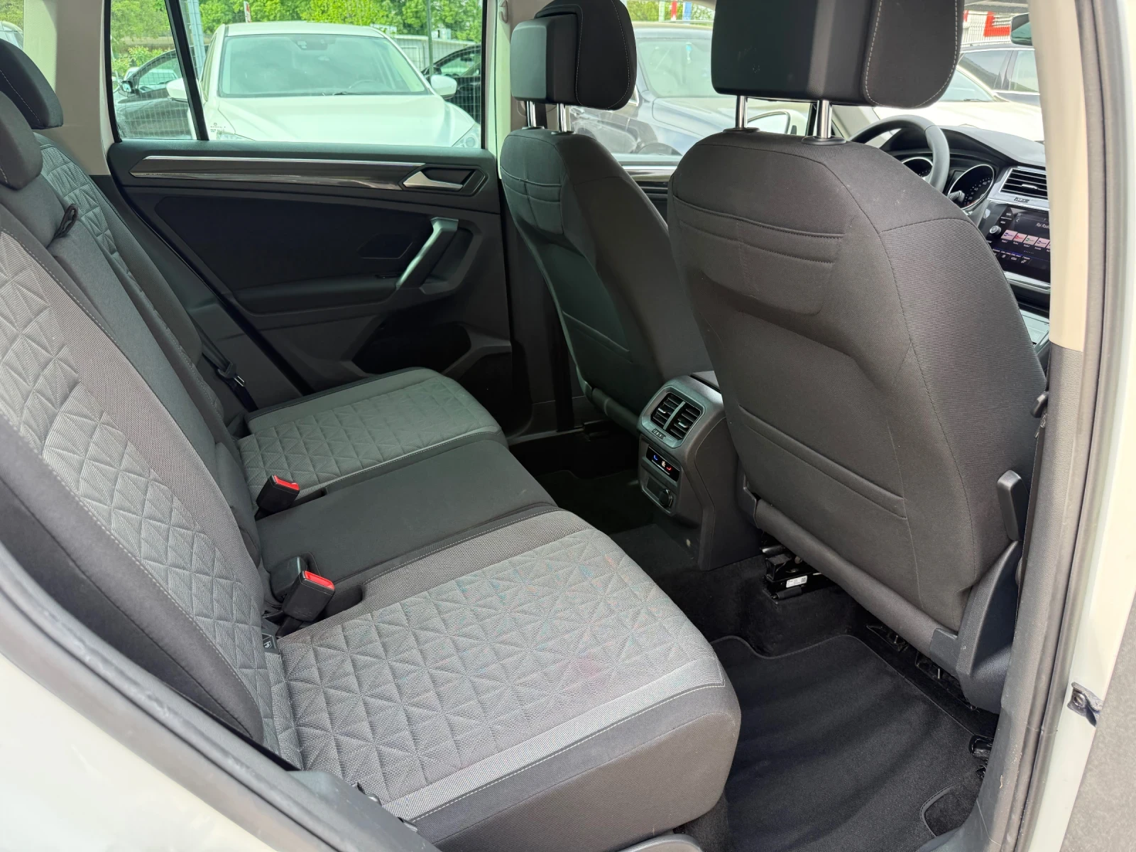 VW Tiguan 2.0TDI - 150к.с. - Панорама, снимка 14 - Автомобили и джипове - 54455986