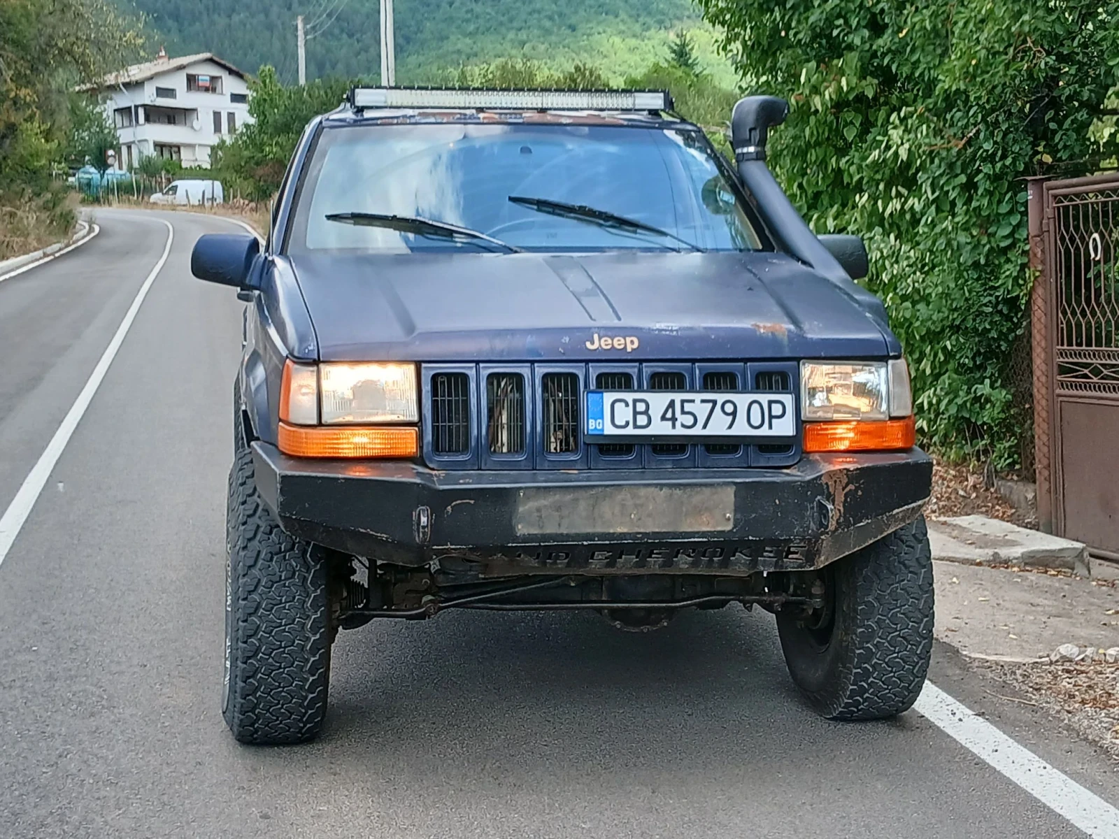 Jeep Grand cherokee 5.2 със гас, снимка 2 - Автомобили и джипове - 55826237