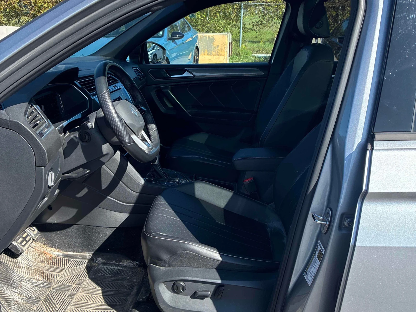 VW Tiguan Comfortline R Line Black Edition * CARFAX * БЕЗ , снимка 12 - Автомобили и джипове - 56064882