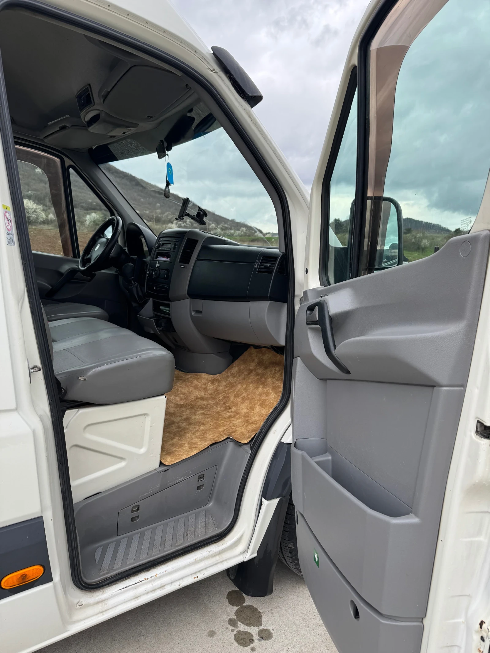 VW Crafter 2.5 TDl (109к.с.), снимка 10 - Бусове и автобуси - 54078497