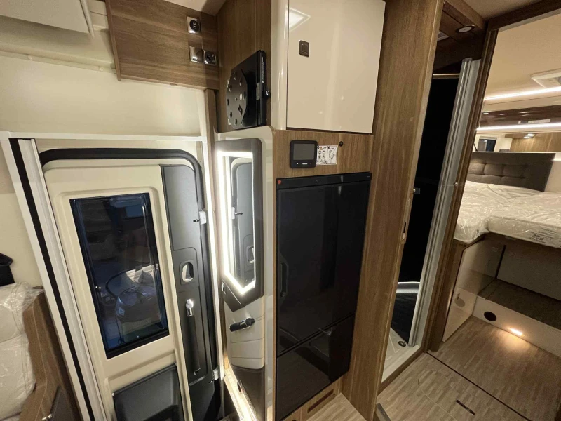 Кемпер Mobilvetta Krosser P86 Двоен под* Високо оборудване 2025, снимка 11 - Каравани и кемпери - 51016973