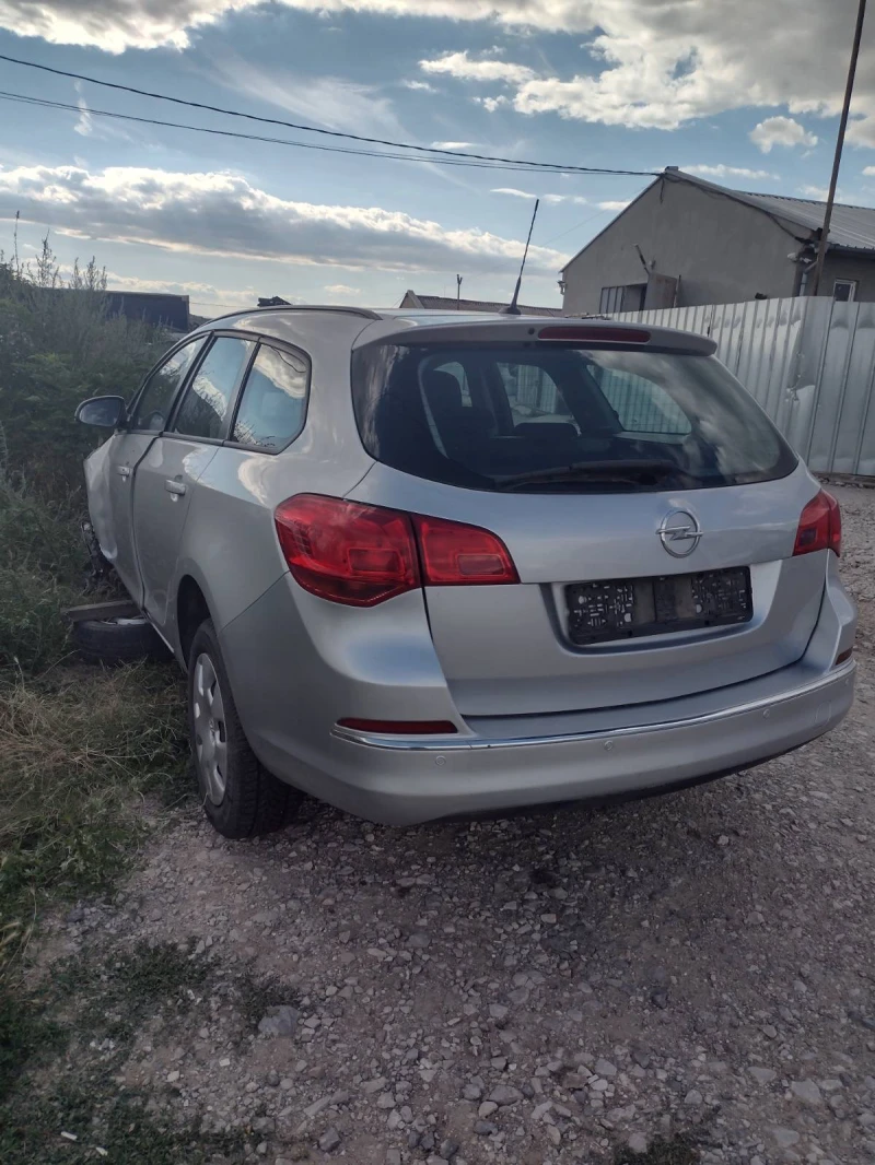 Opel Astra 1.7CDTI, снимка 3 - Автомобили и джипове - 37384380