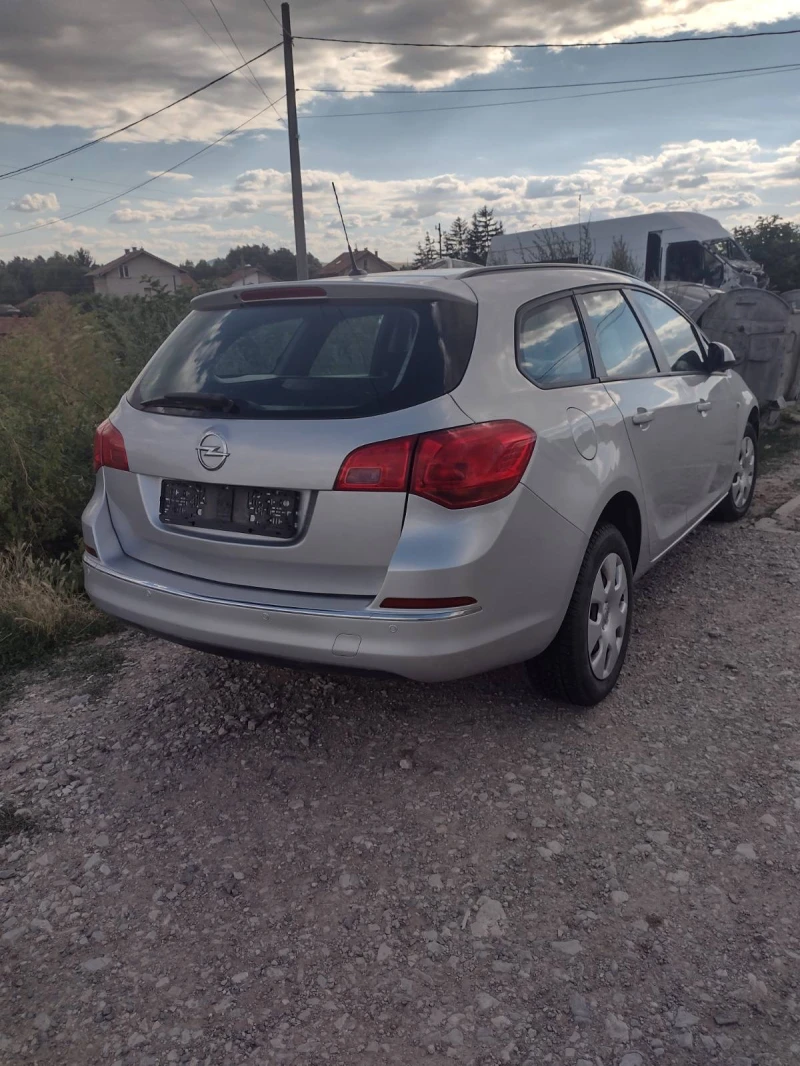 Opel Astra 1.7CDTI, снимка 2 - Автомобили и джипове - 37384380