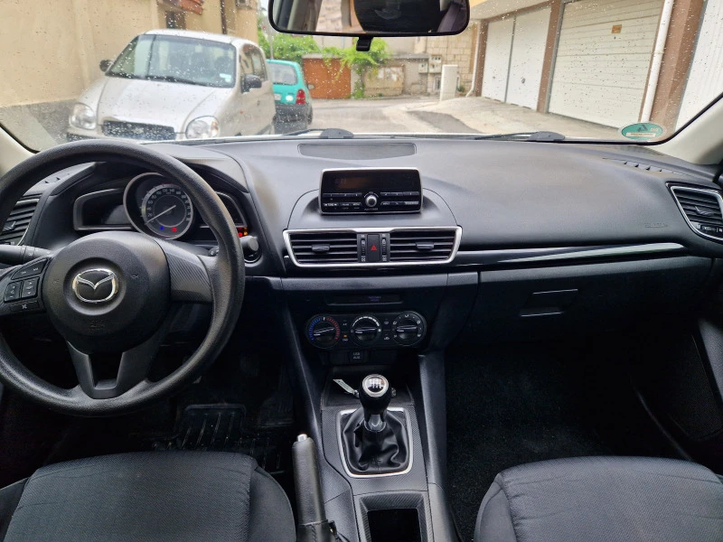 Mazda 3 1.5 SkyActiv, снимка 11 - Автомобили и джипове - 47731299