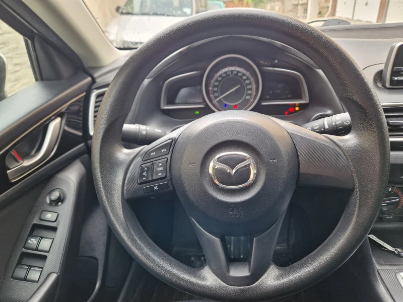 Mazda 3 1.5 SkyActiv, снимка 13 - Автомобили и джипове - 47731299