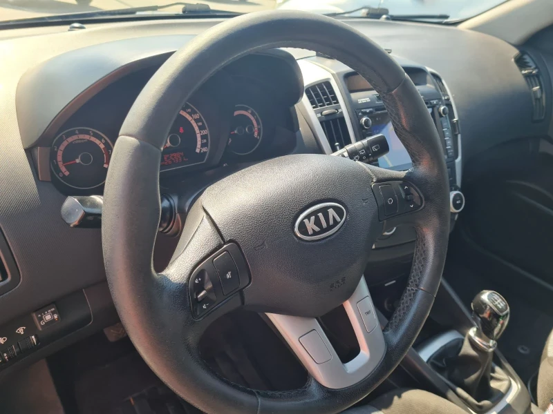 Kia Ceed 1.6i (face), снимка 9 - Автомобили и джипове - 47919999