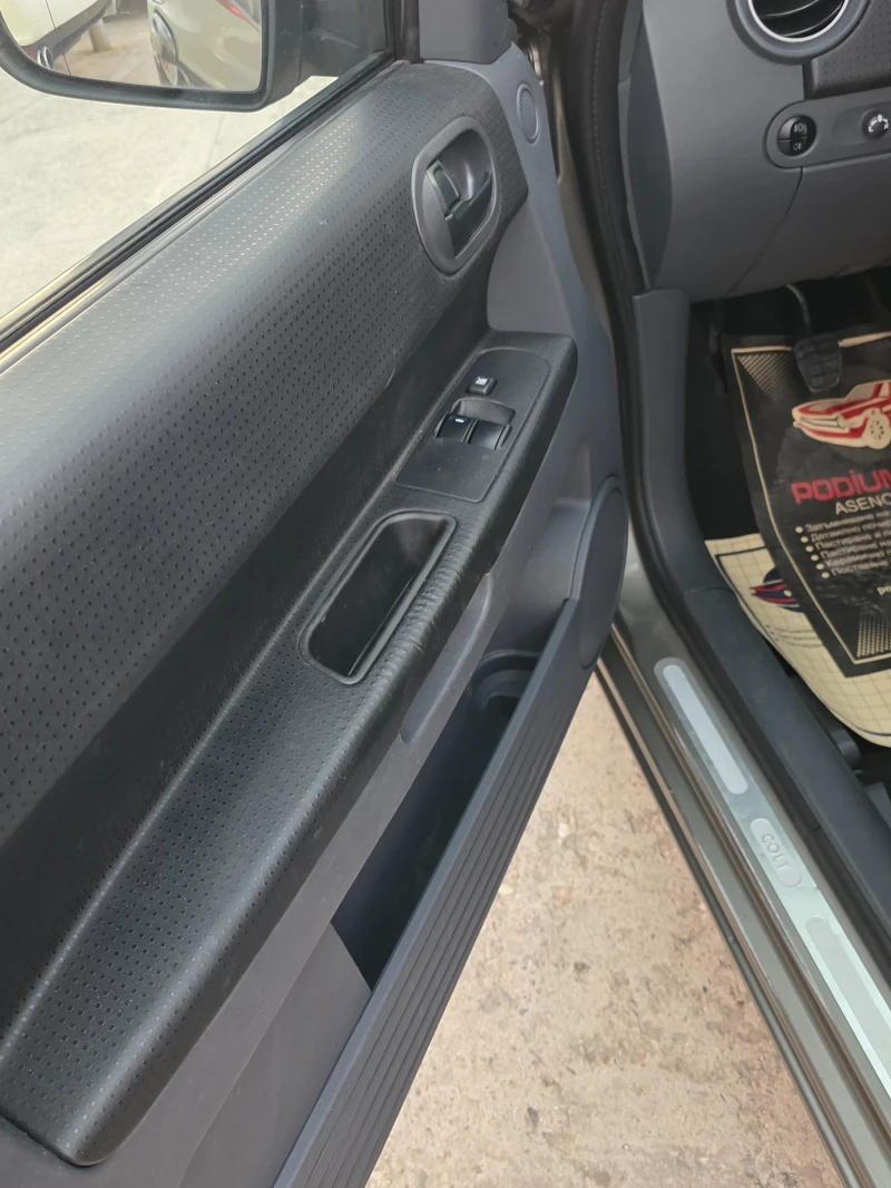 Mitsubishi Colt 1.3  90000км., снимка 8 - Автомобили и джипове - 51234777