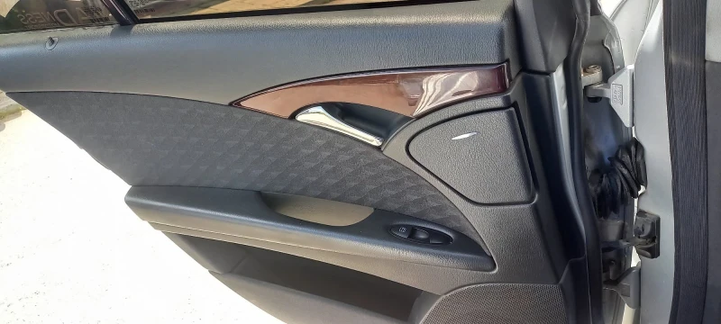 Mercedes-Benz E 220, снимка 12 - Автомобили и джипове - 52081152