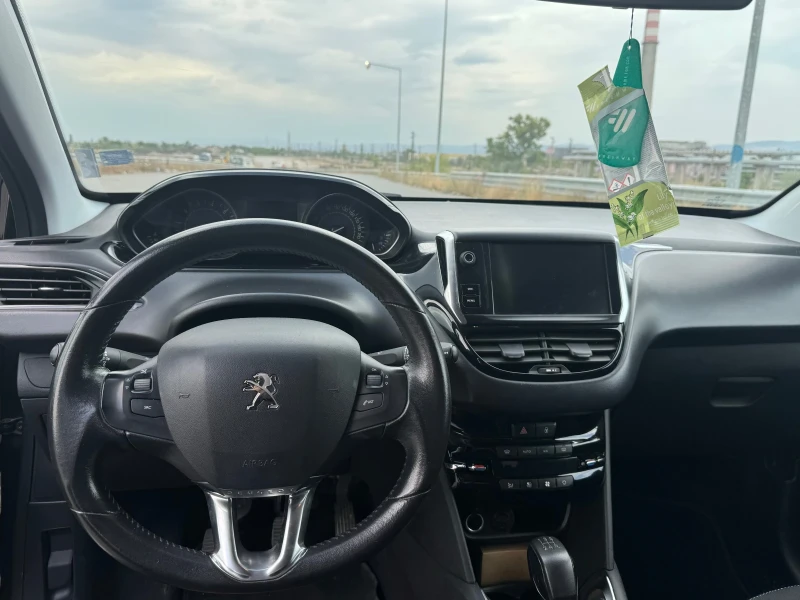 Peugeot 208 1.2 PureTech, снимка 6 - Автомобили и джипове - 52106766