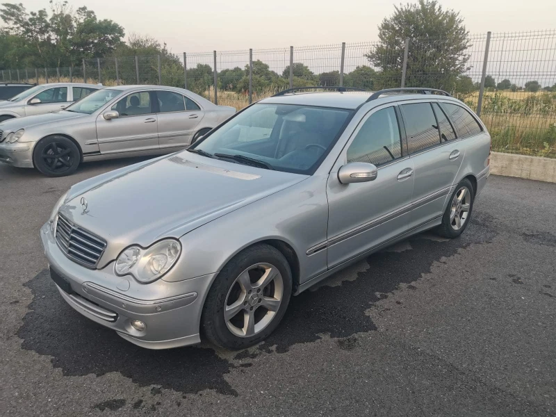 Mercedes-Benz C 230, снимка 3 - Автомобили и джипове - 52232289