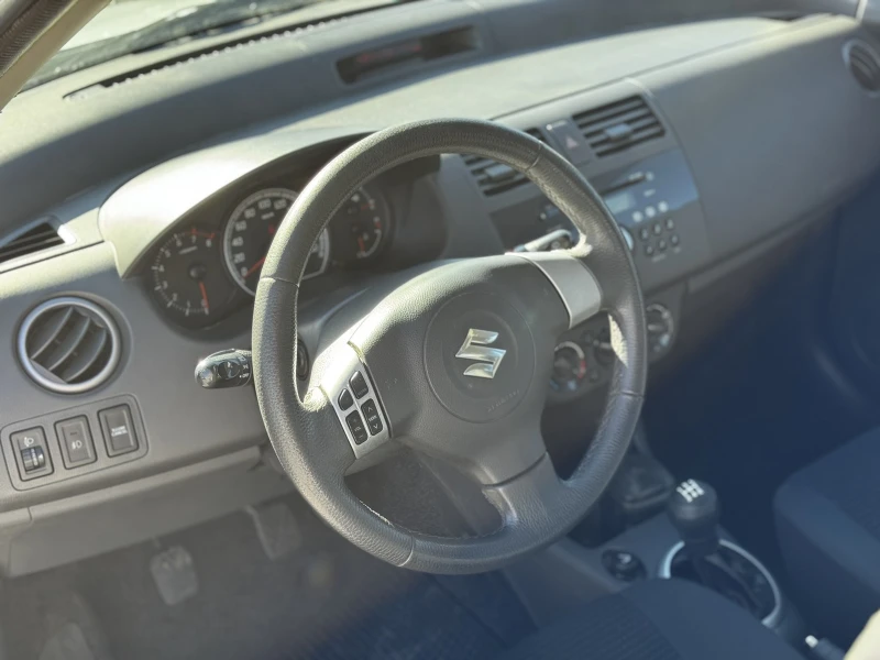 Suzuki Swift 1.3I, снимка 9 - Автомобили и джипове - 52553572