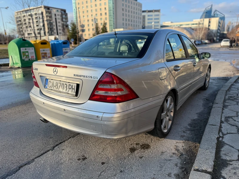 Mercedes-Benz C 200, снимка 4 - Автомобили и джипове - 53448312