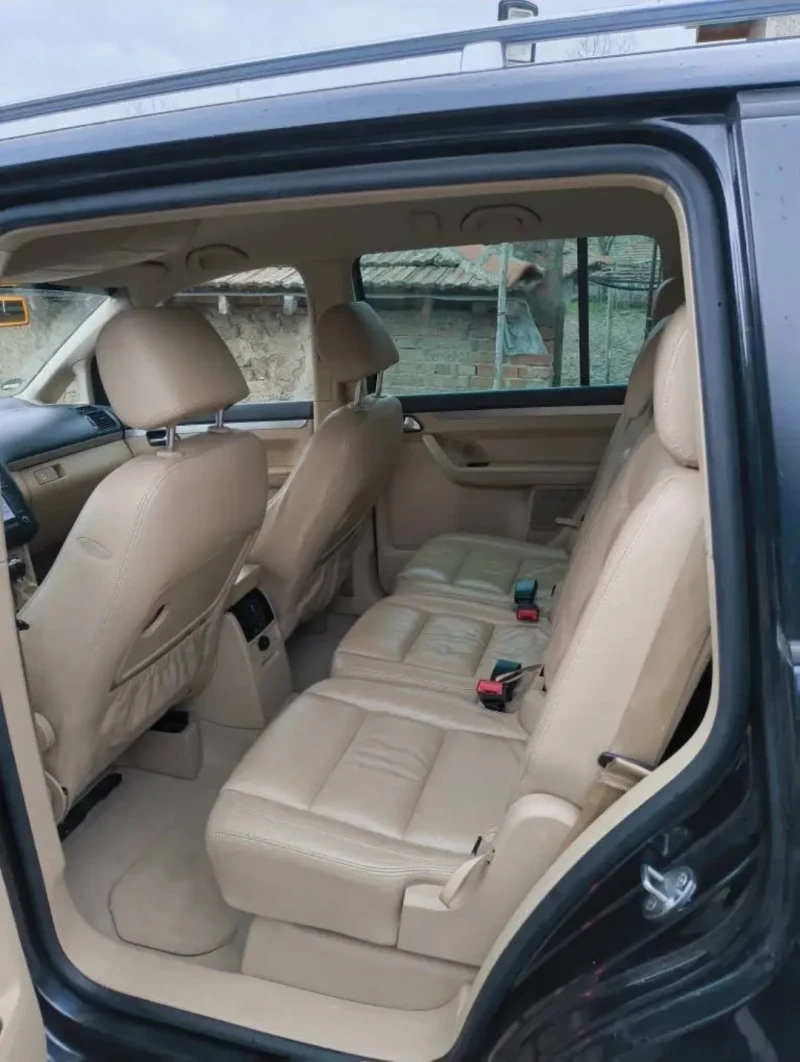 VW Touran L, снимка 10 - Автомобили и джипове - 53565830