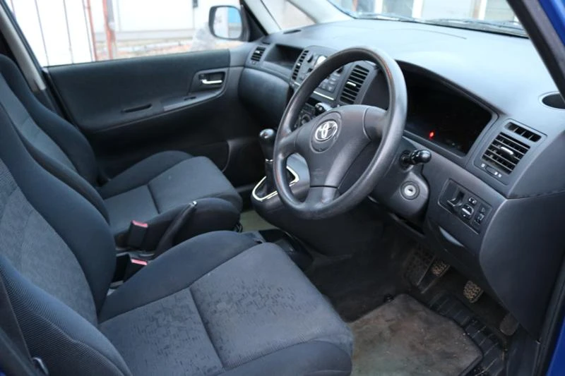 Toyota Corolla verso 1.6 16V, снимка 10 - Автомобили и джипове - 31525675