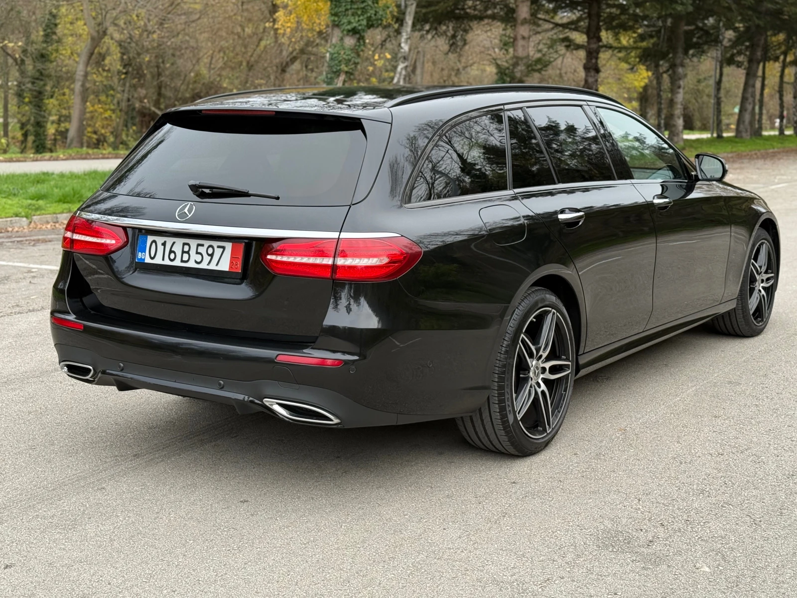 Mercedes-Benz E 220 4MATIC* AMG-LINE* CAM360* DIST* MULTIBEAM LED*  - изображение 3