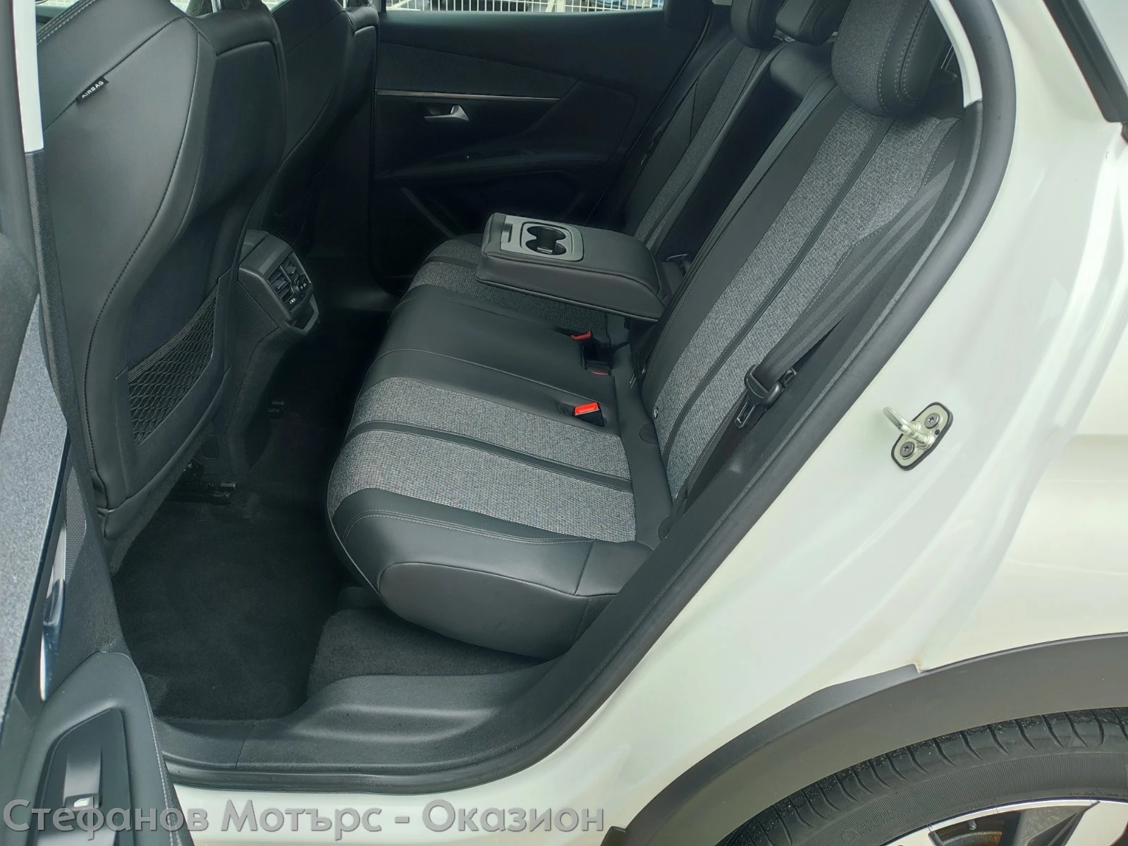 Peugeot 3008 Premium 1.2 turbo (130hp) AT8, снимка 13 - Автомобили и джипове - 53336556