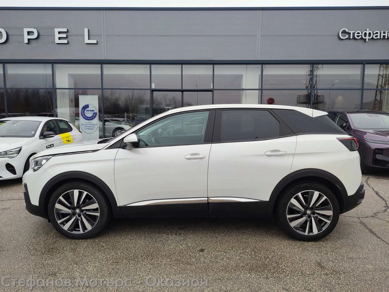Peugeot 3008 Premium 1.2 turbo (130hp) AT8, снимка 4 - Автомобили и джипове - 53336556