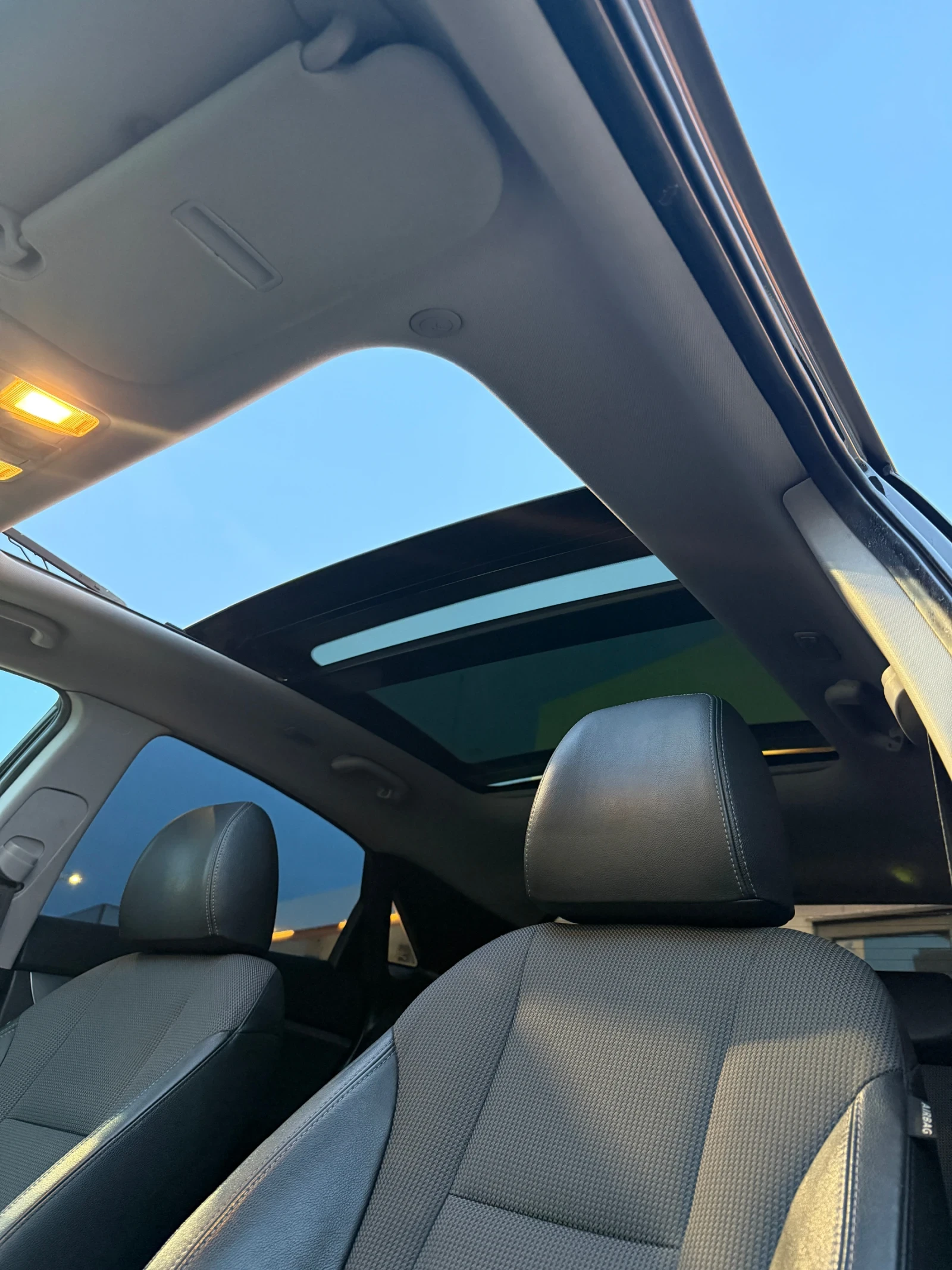 Hyundai I30 1.6 CRDI CAMERA PANORAMA NAVI KOJA KEYLESS-GO , снимка 12 - Автомобили и джипове - 54556876