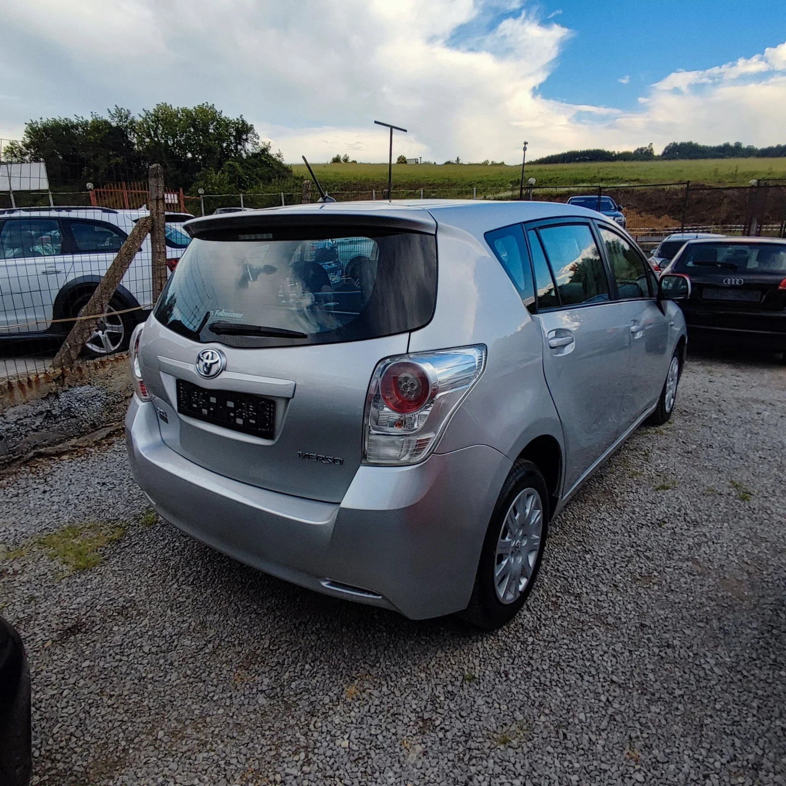 Toyota Verso 2.0 D4D* 126кс* КЛИМАТРОНИК* АВТОПИЛОТ* , снимка 4 - Автомобили и джипове - 54875368