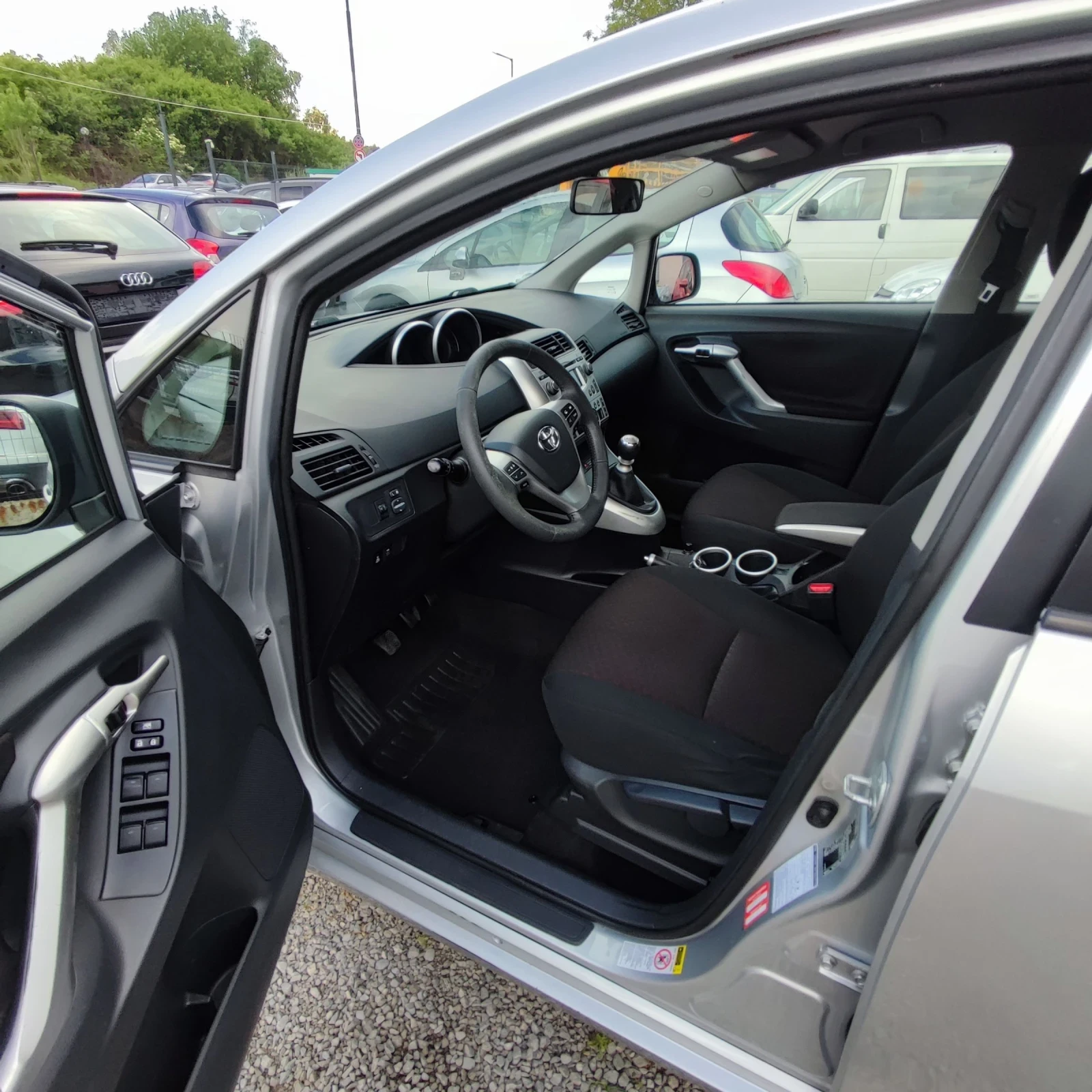 Toyota Verso 2.0 D4D* 126кс* КЛИМАТРОНИК* АВТОПИЛОТ* , снимка 8 - Автомобили и джипове - 54875368