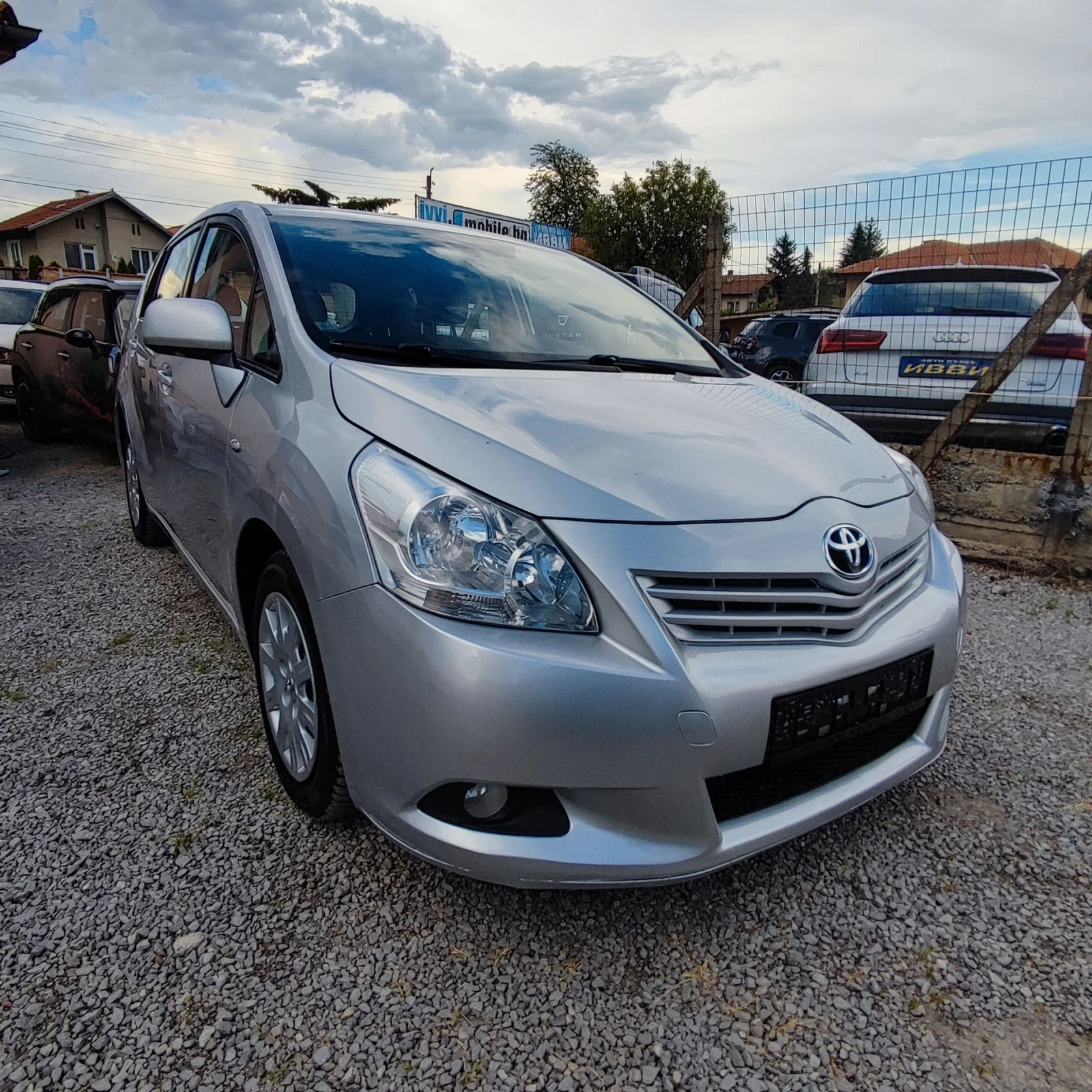Toyota Verso 2.0 D4D* 126кс* КЛИМАТРОНИК* АВТОПИЛОТ* , снимка 3 - Автомобили и джипове - 54875368