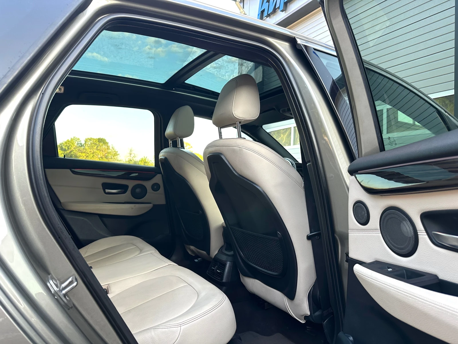 BMW 2 Active Tourer 2.0D ЛЕД ПАНОРАМА ПОДГРЕВ HARMAN KARDON KEY LESS, снимка 10 - Автомобили и джипове - 55456176
