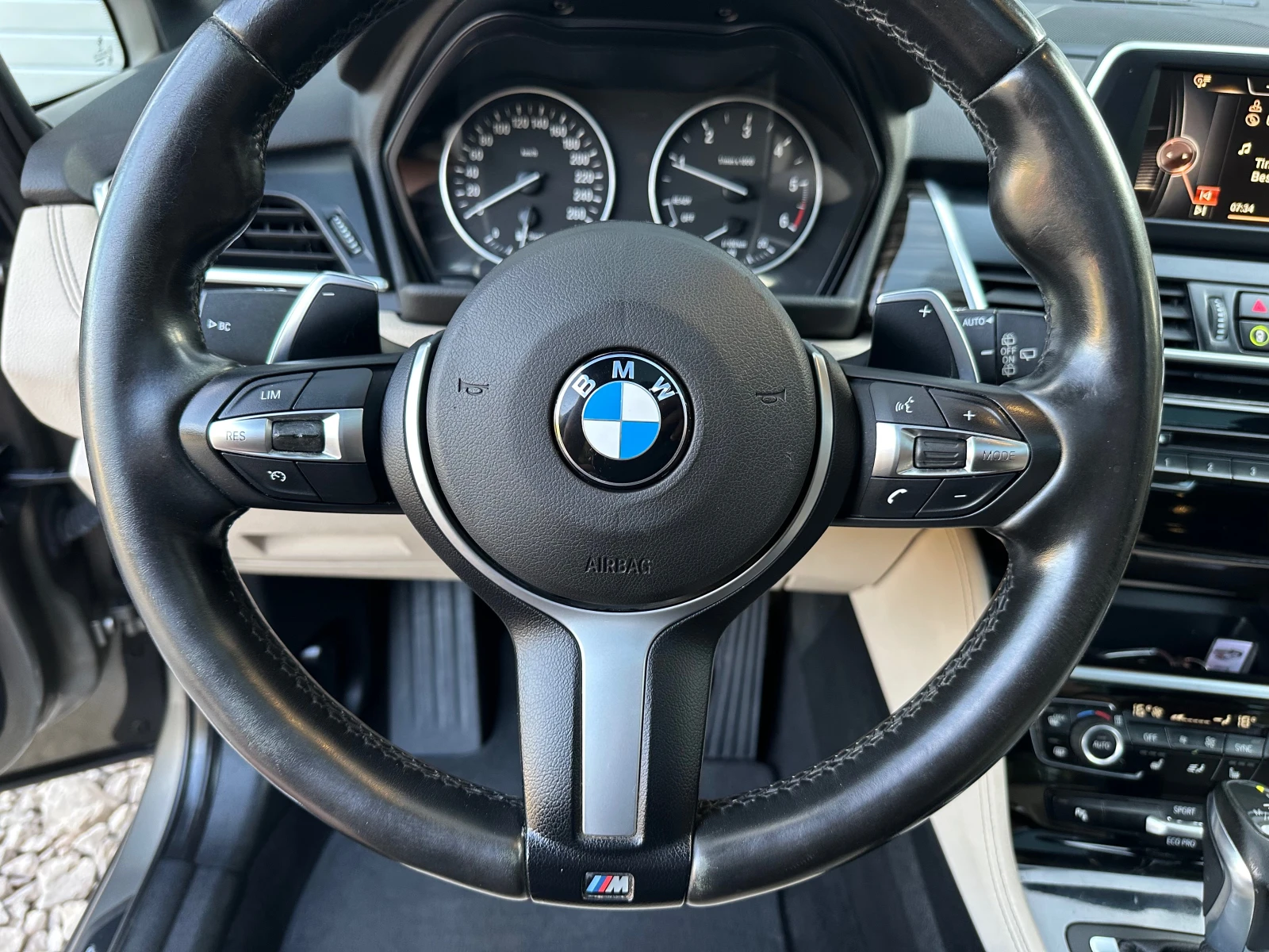 BMW 2 Active Tourer 2.0D ЛЕД ПАНОРАМА ПОДГРЕВ HARMAN KARDON KEY LESS, снимка 14 - Автомобили и джипове - 55456176