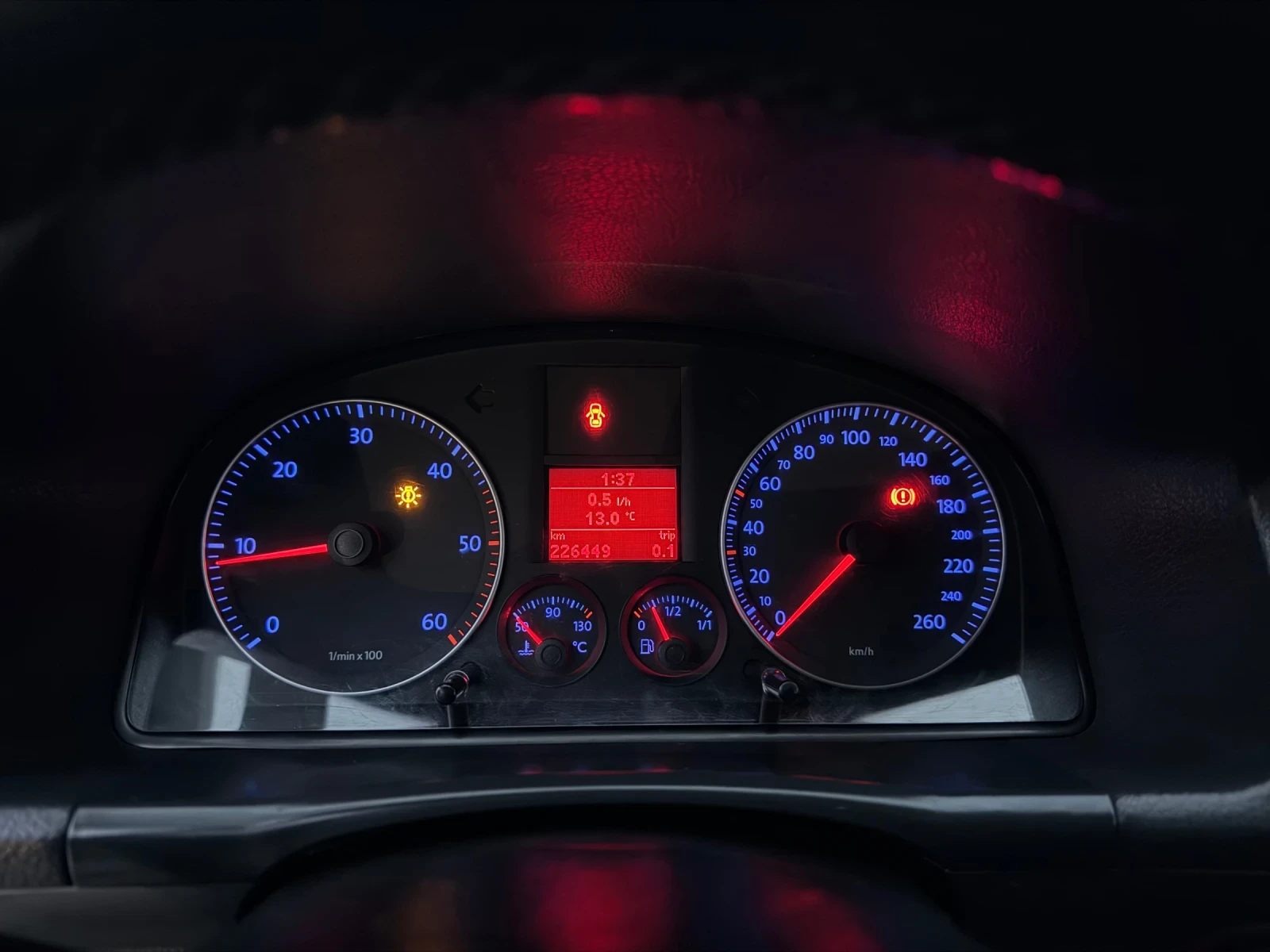 VW Touran 1.9 TDI 105 6 ск., снимка 17 - Автомобили и джипове - 56749436
