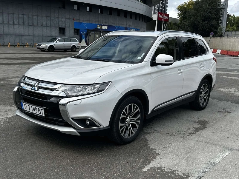 Mitsubishi Outlander 150к.с. 4x4 Instyle+ /КАМЕРА/КОЖА/NAVI/KEYLESS, снимка 2 - Автомобили и джипове - 52153894