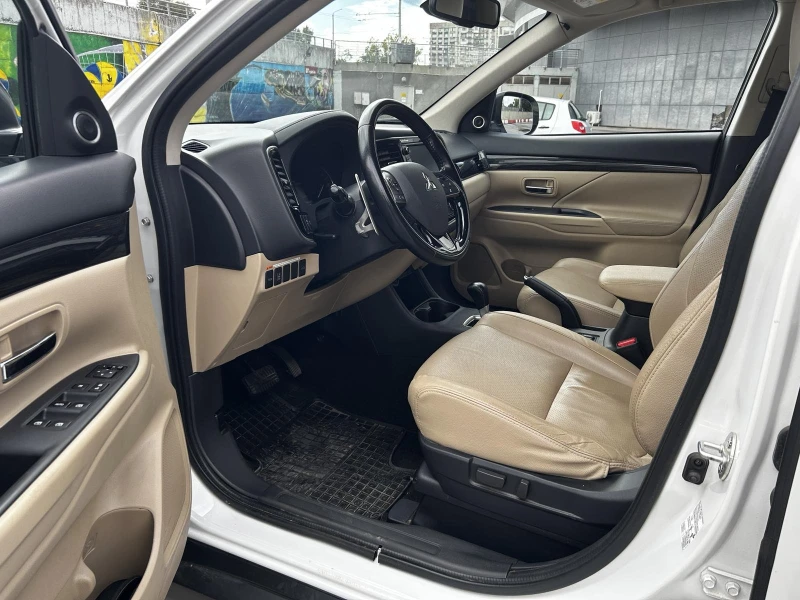 Mitsubishi Outlander 150к.с. 4x4 Instyle+ /КАМЕРА/КОЖА/NAVI/KEYLESS, снимка 7 - Автомобили и джипове - 52153894