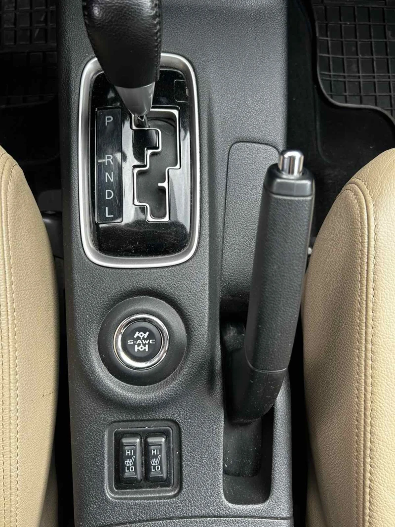 Mitsubishi Outlander 150к.с. 4x4 Instyle+ /КАМЕРА/КОЖА/NAVI/KEYLESS, снимка 15 - Автомобили и джипове - 52153894