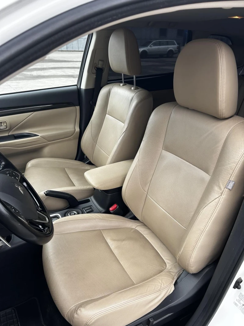 Mitsubishi Outlander 150к.с. 4x4 Instyle+ /КАМЕРА/КОЖА/NAVI/KEYLESS, снимка 9 - Автомобили и джипове - 52153894