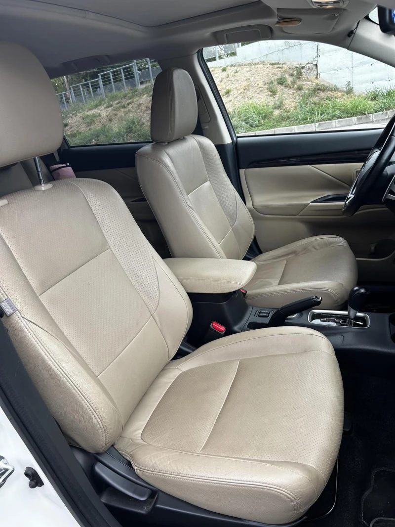 Mitsubishi Outlander 150к.с. 4x4 Instyle+ /КАМЕРА/КОЖА/NAVI/KEYLESS, снимка 10 - Автомобили и джипове - 52153894