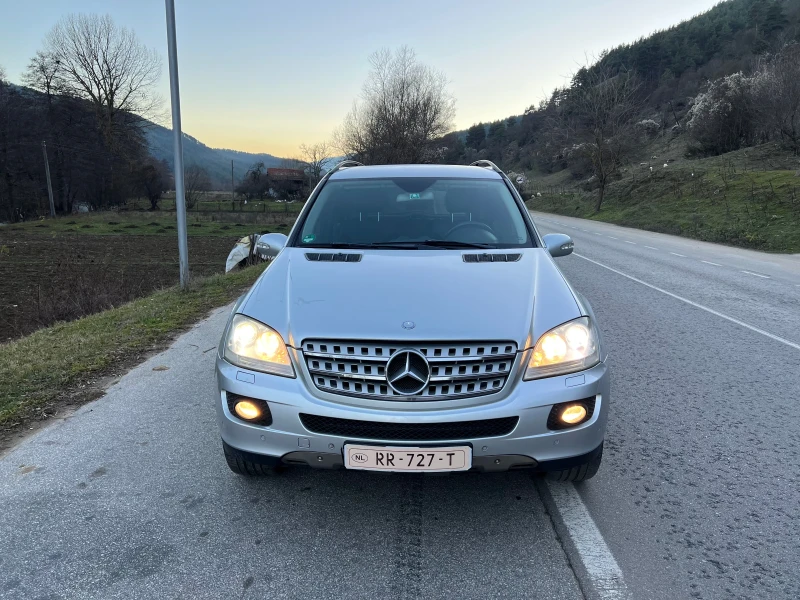 Mercedes-Benz ML 320 Подгрев* 19АМГ джанти* Kарплей Навигация* Холандия, снимка 2 - Автомобили и джипове - 52807122