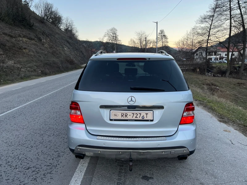 Mercedes-Benz ML 320 Подгрев* 19АМГ джанти* Kарплей Навигация* Холандия, снимка 6 - Автомобили и джипове - 52807122
