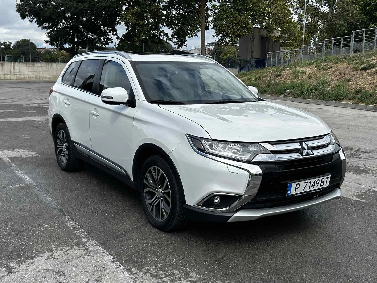 Mitsubishi Outlander 150к.с. 4x4 Instyle+ /КАМЕРА/КОЖА/NAVI/KEYLESS - изображение 3