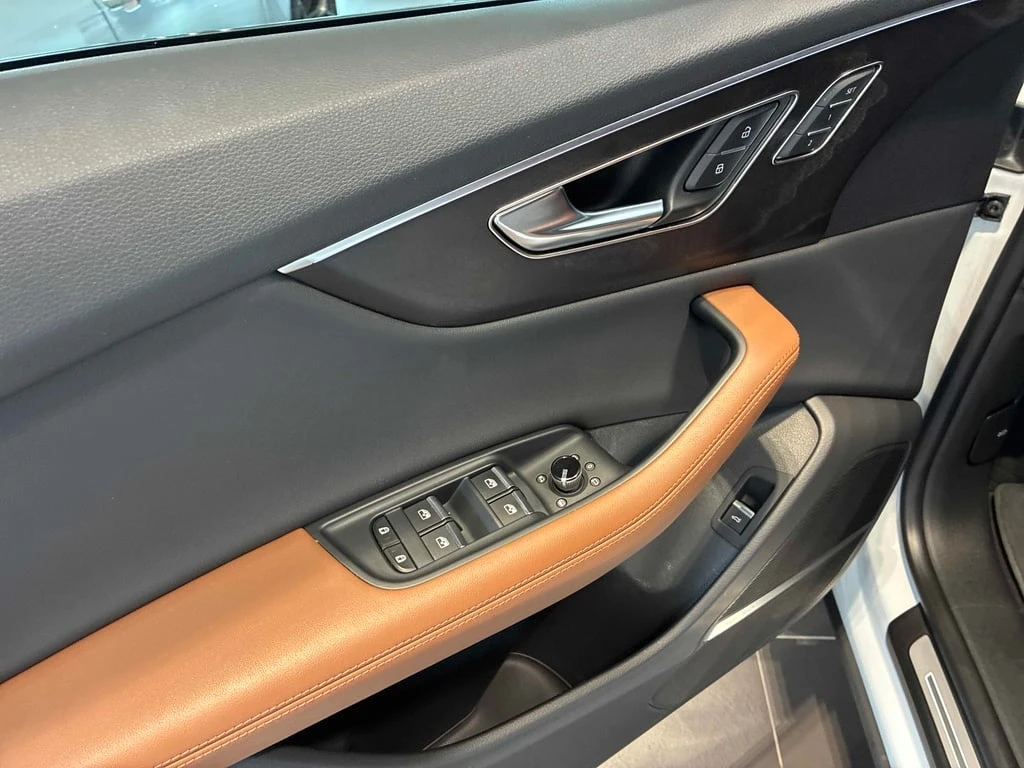 Audi Q8 * Progressiv * CARFAX * БЕЗ ПЪРВОНАЧАЛНА ВНОСКА - изображение 9