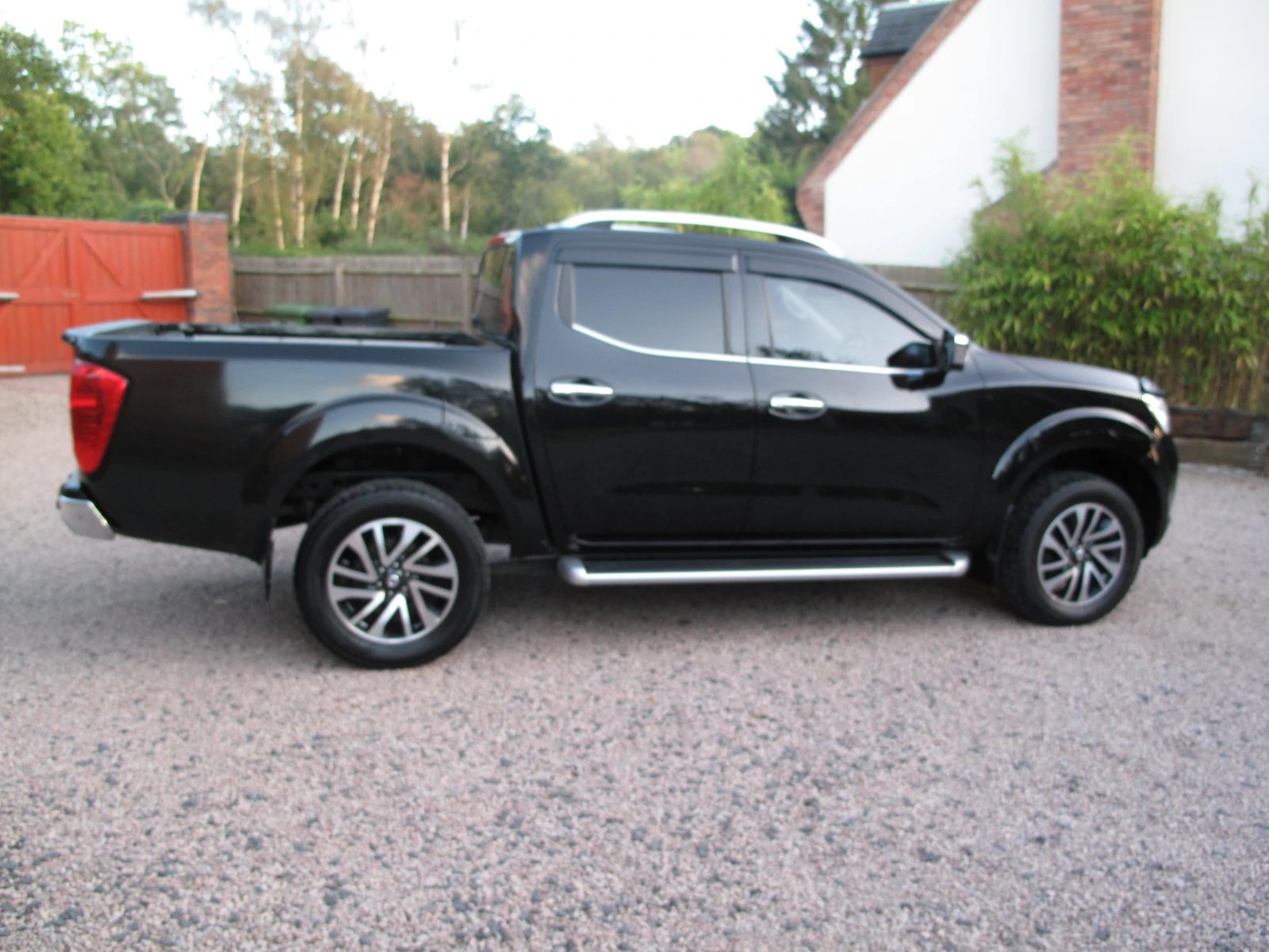 Nissan Navara, снимка 2 - Автомобили и джипове - 54445005