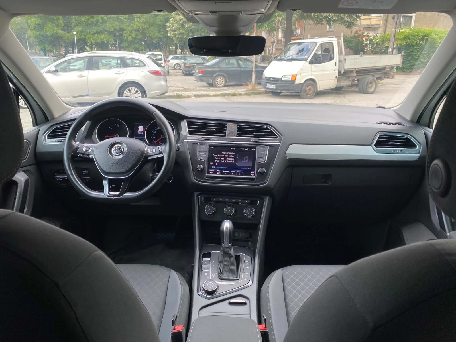 VW Tiguan R-LINE  190кс, снимка 8 - Автомобили и джипове - 55177011