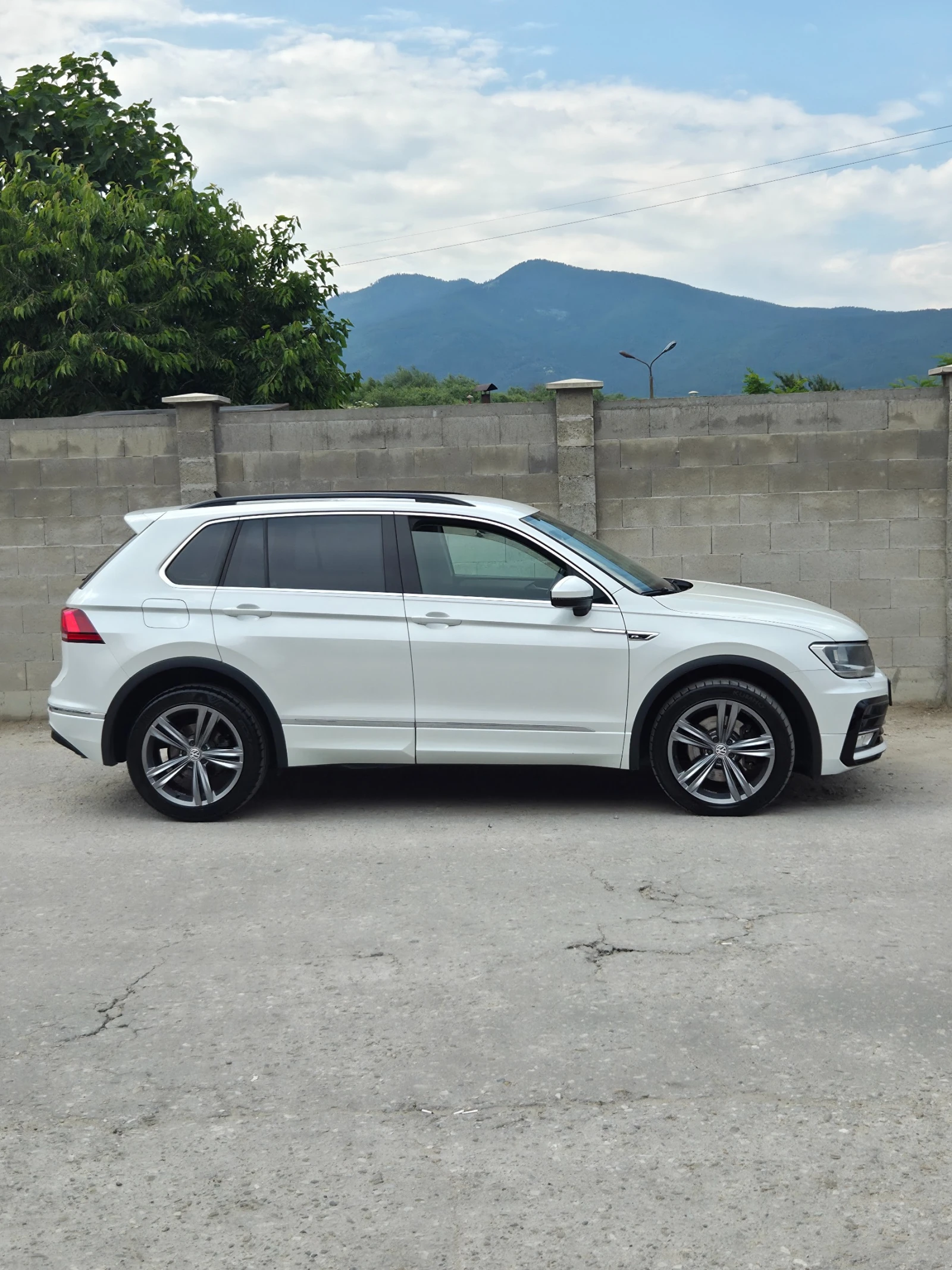 VW Tiguan R-LINE  190кс, снимка 13 - Автомобили и джипове - 55177011