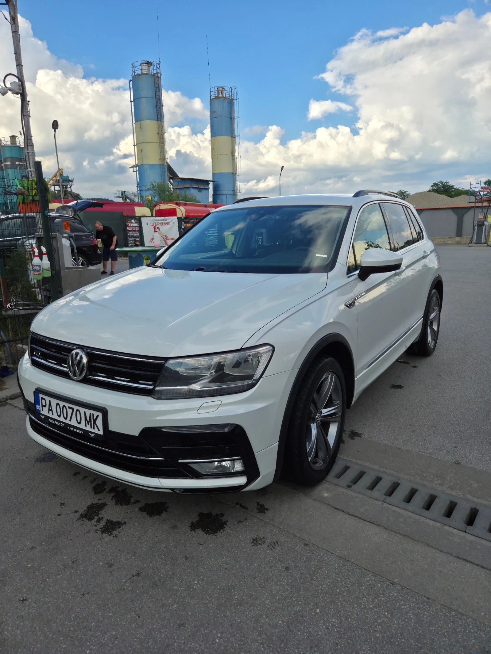 VW Tiguan R-LINE  190кс, снимка 17 - Автомобили и джипове - 55177011